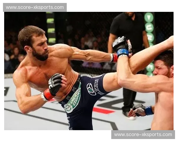 独眼爵爷的比斯平VS全宇宙:从“嘴炮”之祖到八角笼不朽传奇 独眼爵爷的比斯平VS全宇宙:从“嘴炮”之祖到八角笼不朽传奇